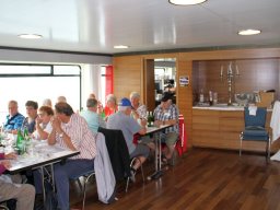 Mittagessen auf dem Schiff